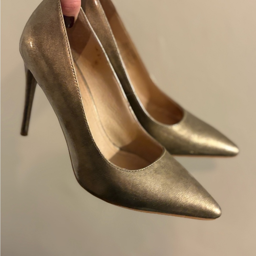 Kenneth Cole Metallic Gold Heels